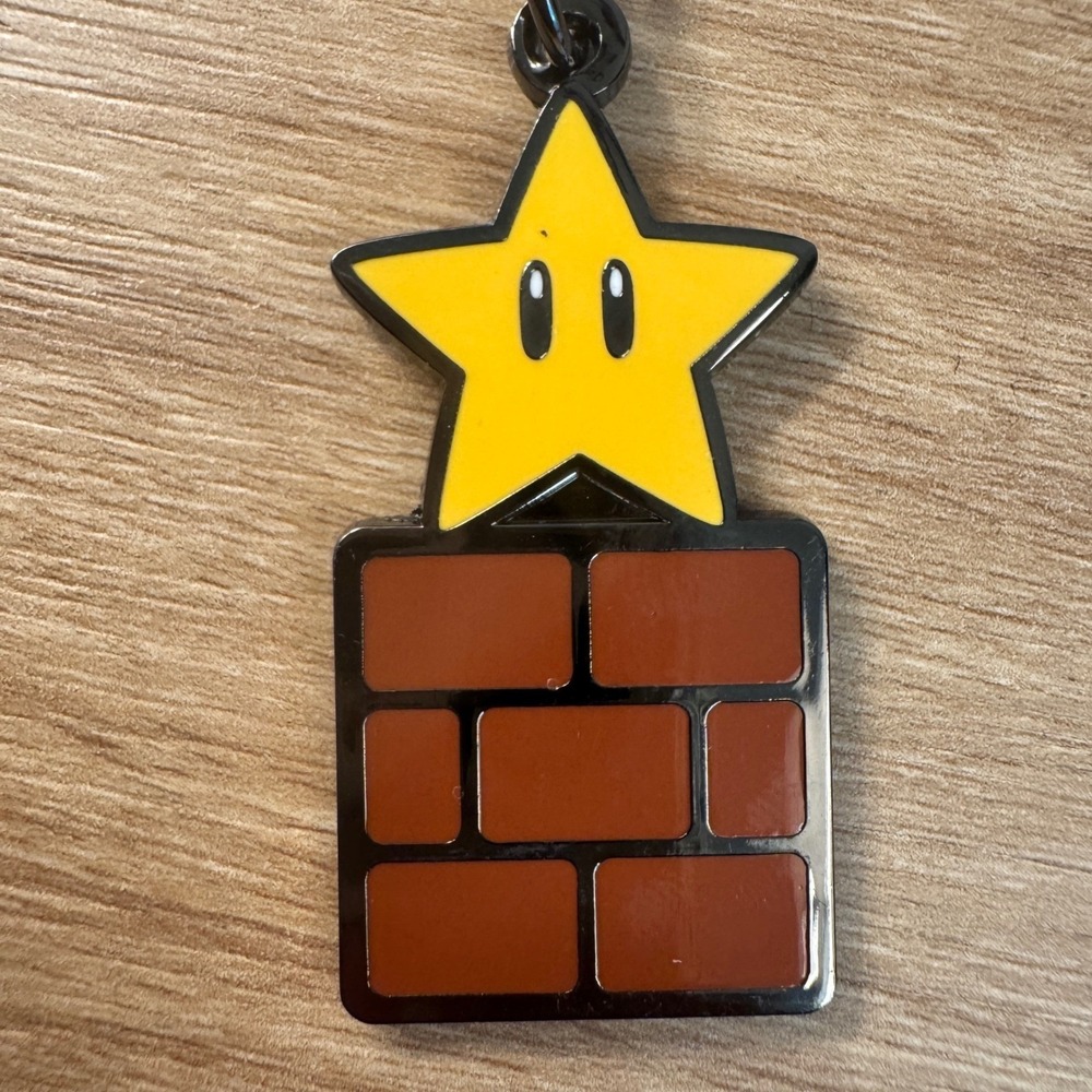 Super Nintendo World Universal Studios Mario Star Brick Enamel Keychain New